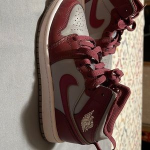 Jordan 1 Mid size 13